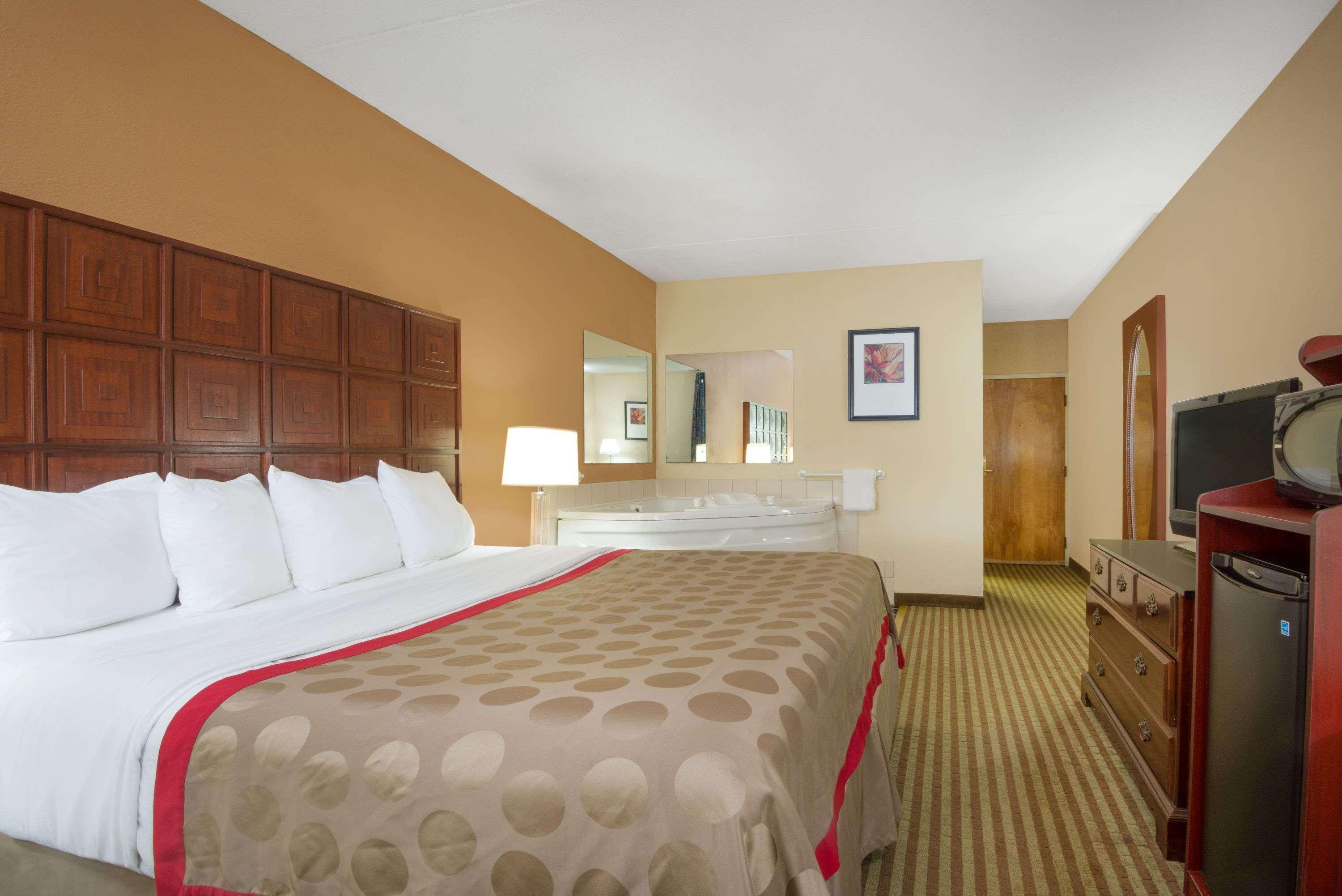 Ramada By Wyndham Columbus North Hotel Westerville Exterior foto